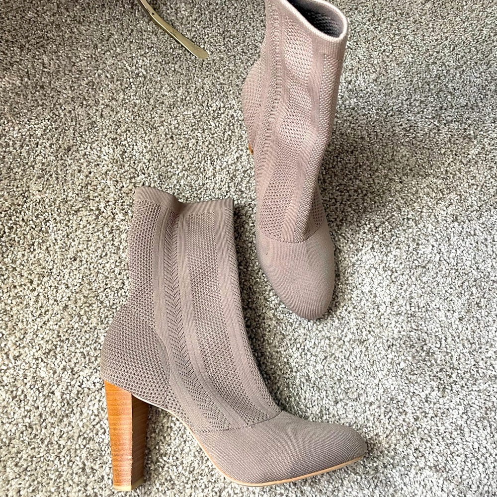 Charles David boots-taupe